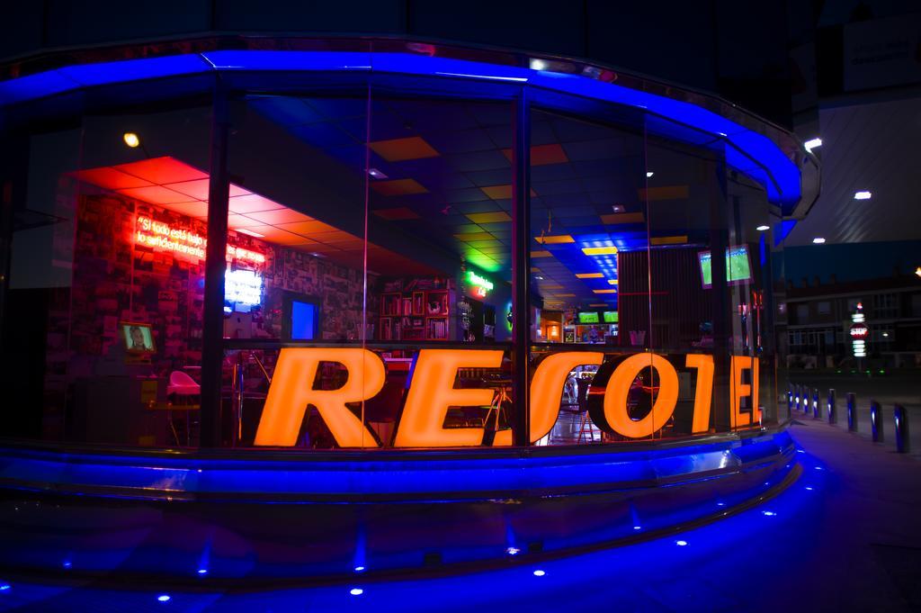 Resotel Villares de la Reina Ngoại thất bức ảnh