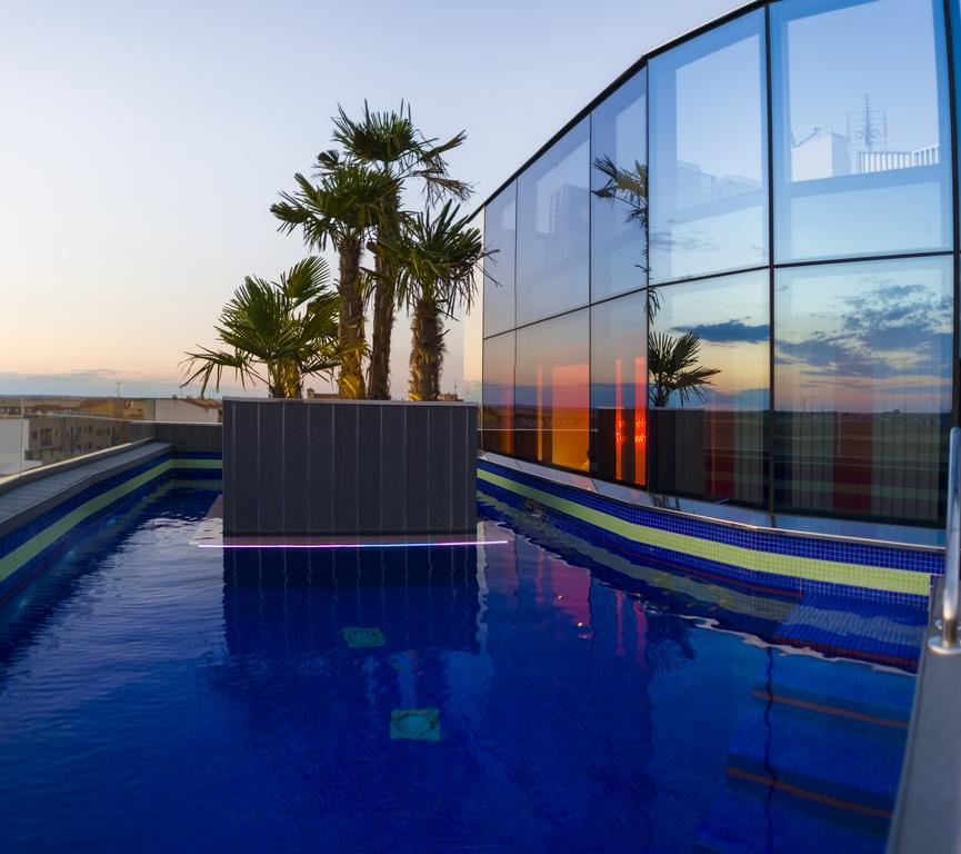 Resotel Villares de la Reina Ngoại thất bức ảnh
