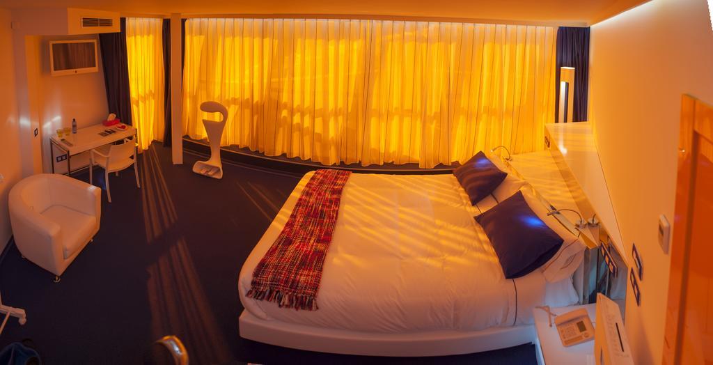 Resotel Villares de la Reina Ngoại thất bức ảnh