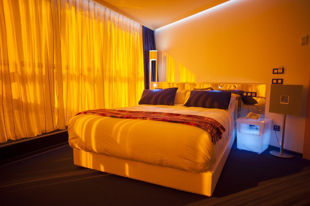 Resotel Villares de la Reina Ngoại thất bức ảnh